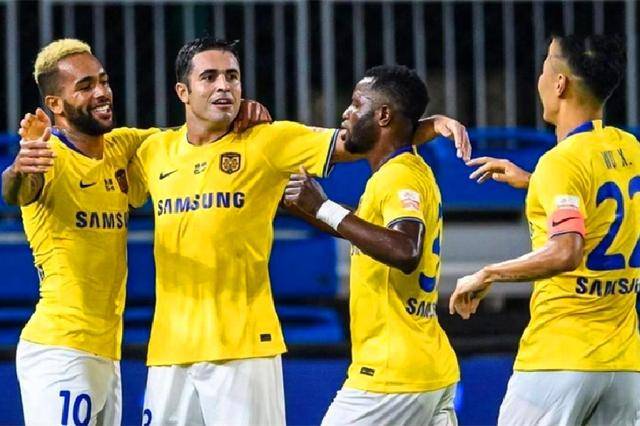 包含国安主场不敌苏宁，遗憾告负手握联赛榜末的词条