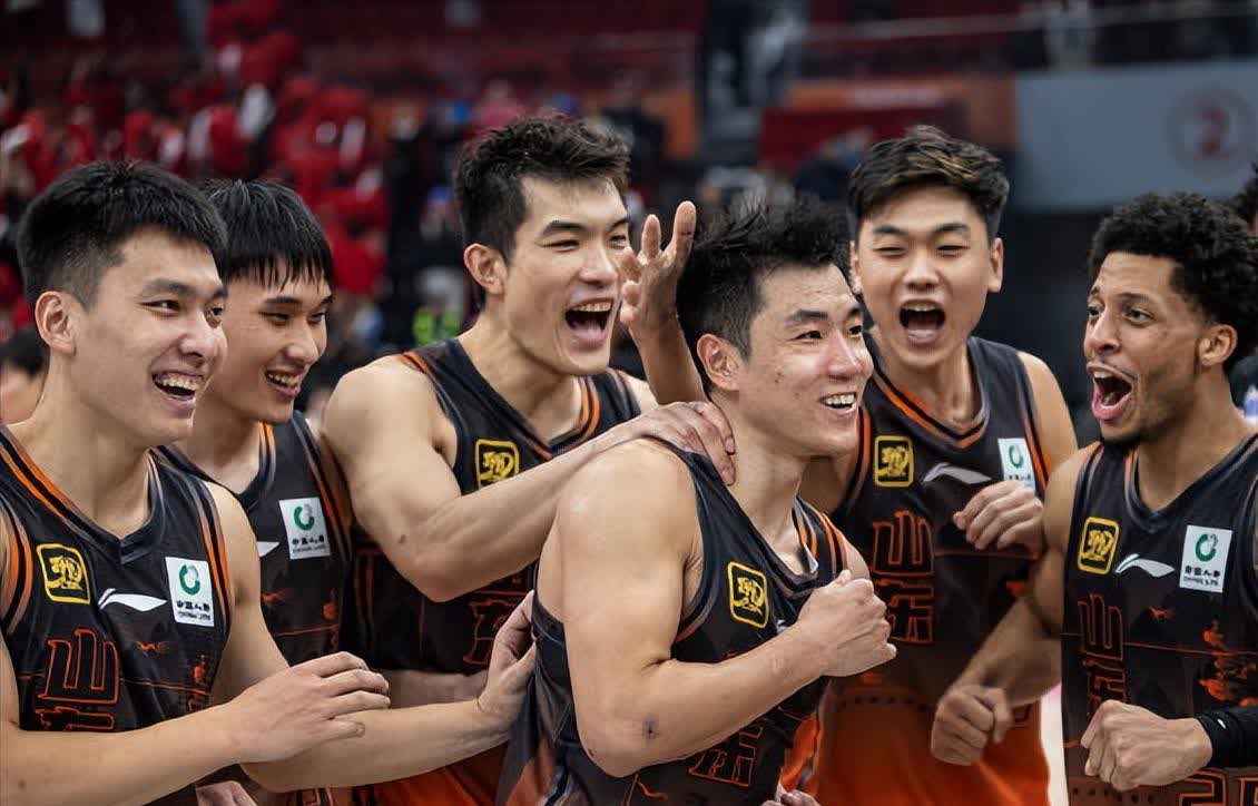 包含吉林队在比拼中展现出色实力，赢得胜利的词条