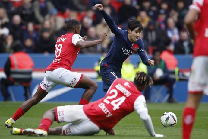 包含斯特拉斯堡客场大胜，终结不胜纪录的词条