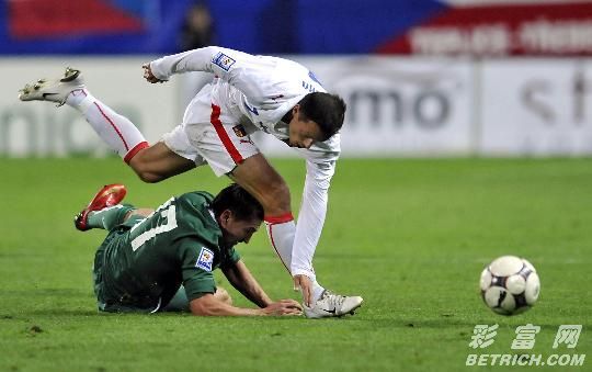 关于斯洛文尼亚遭遇捷克逆转，小组命运堪忧的信息