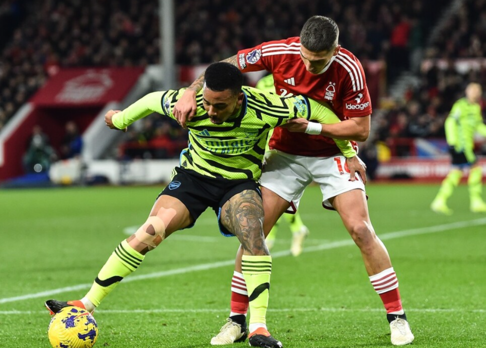 包含阿森纳客场失利，客场遭遇充满挑战之旅！的词条