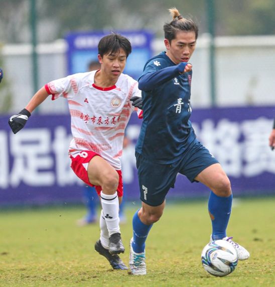 东方的足球球队正在迎来挑战和机遇