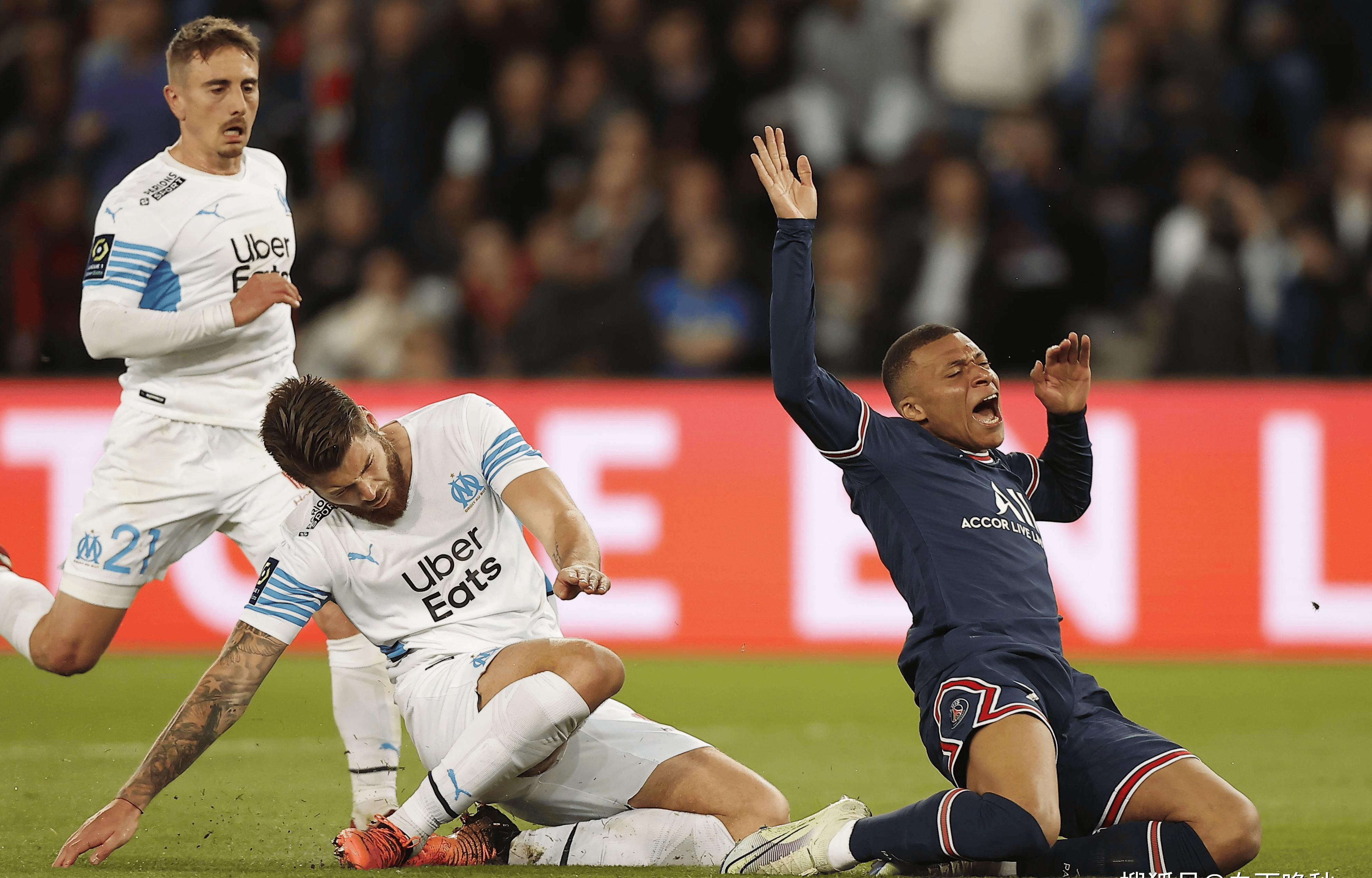包含巴黎圣日耳曼逆转取胜，继续奔向冠军的词条