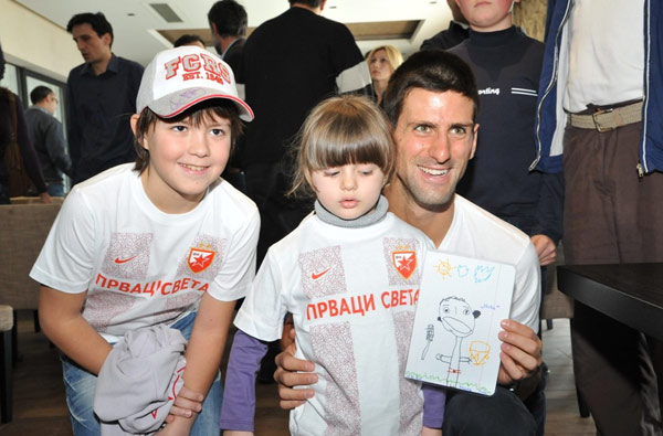 塞尔维亚球员努力拼搏，为团队赢得荣誉的简单介绍