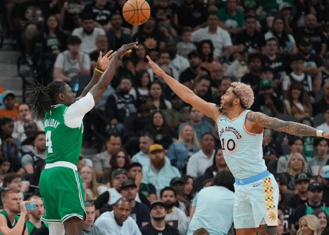 热火击败凯尔特人，取得八连胜