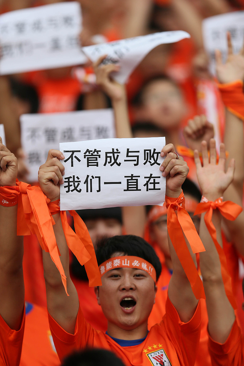 鲁能客场力挫对手，取得关键胜利继续追赶领跑者