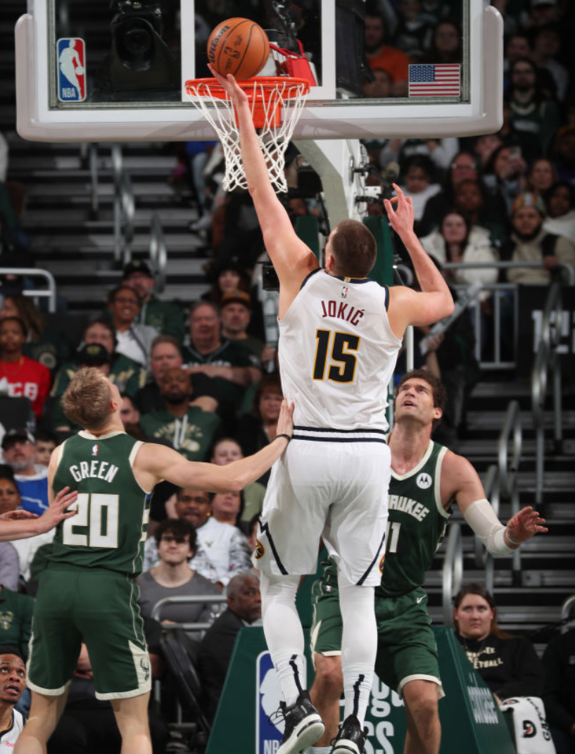 雄鹿队客场经验丰富赢得惊险胜利的简单介绍 雄鹿队客场经验丰富赢得惊险胜利的简单介绍