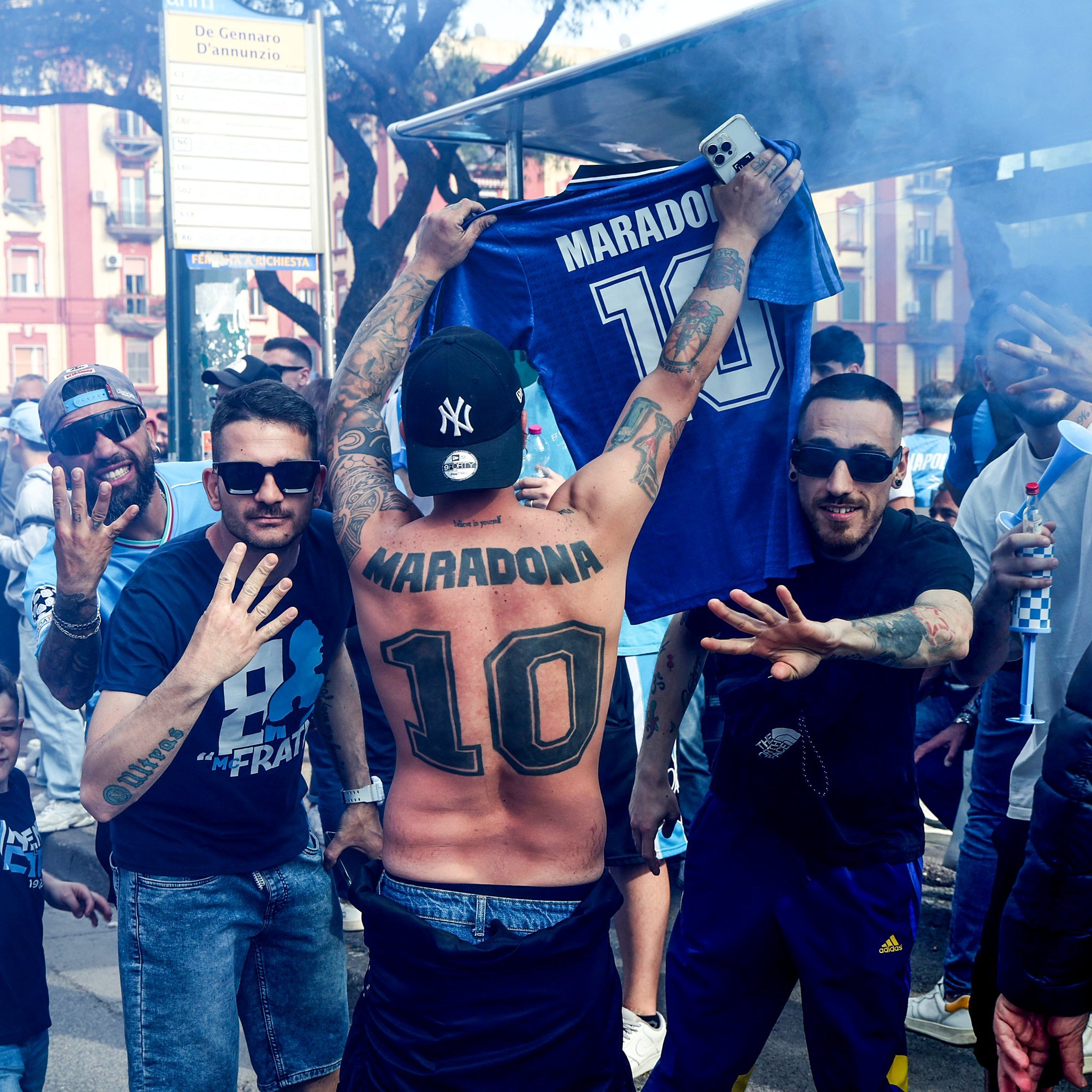 AC米兰不敌那不勒斯,排名跌落 AC米兰不敌那不勒斯,排名跌落